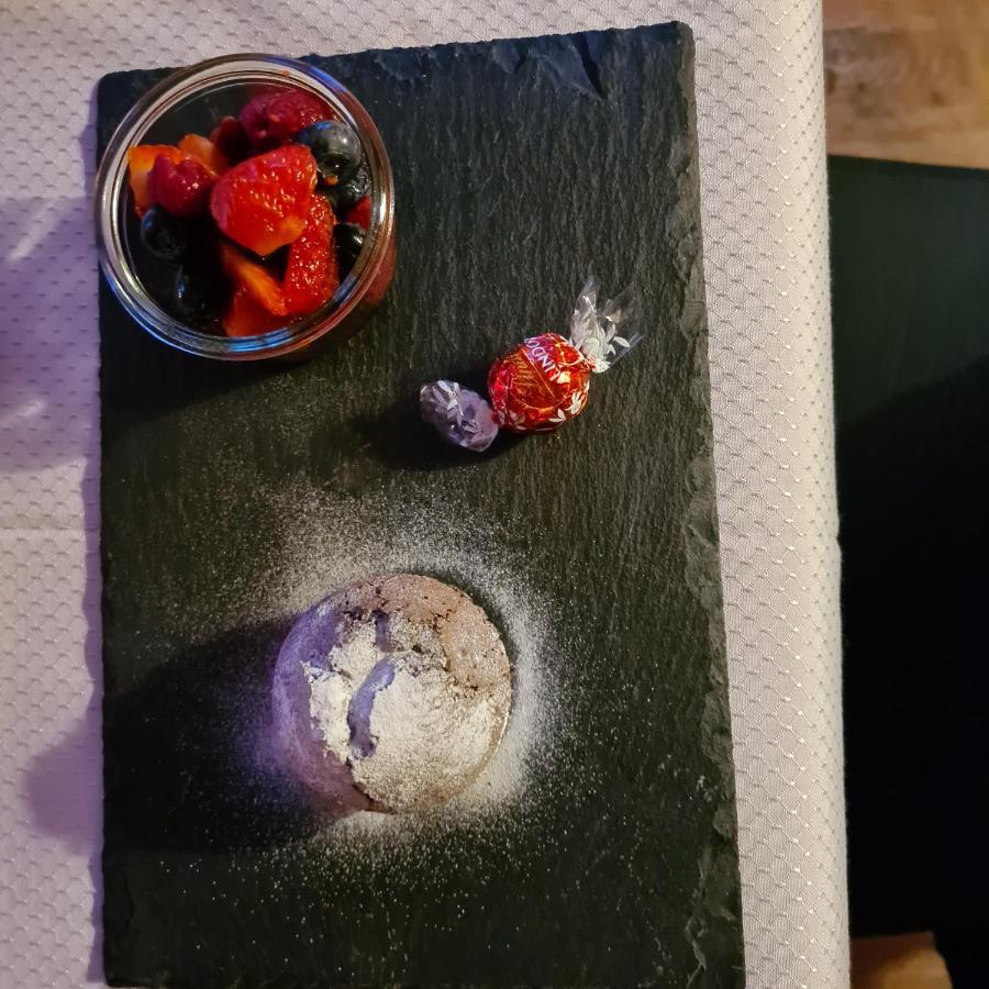 Chesa Prema Bed & Breakfast - Restaurant ดิเซนทิส ภายนอก รูปภาพ
