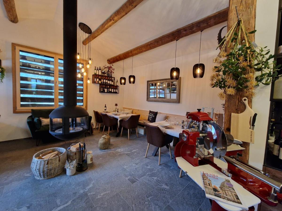 Chesa Prema Bed & Breakfast - Restaurant ดิเซนทิส ภายนอก รูปภาพ